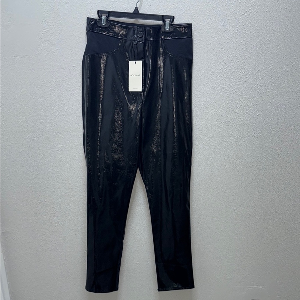 High-Waisted Black Jeggings with Sleek Finish